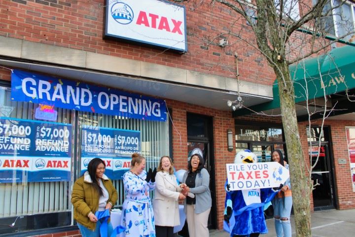 ATAX Marks Grand Opening 013 II (Small)